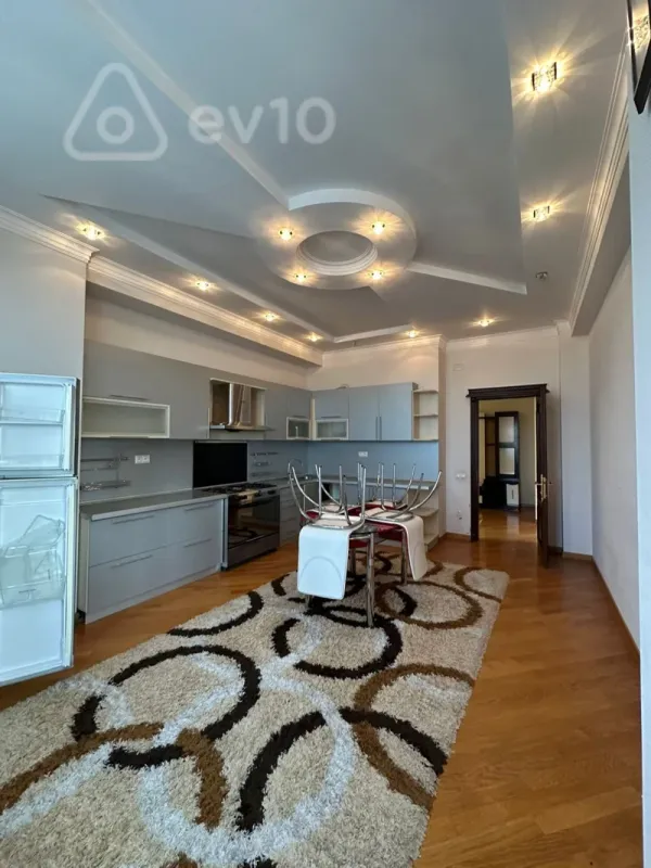 Satılır 4 otaqlı yeni tikili 180 m²