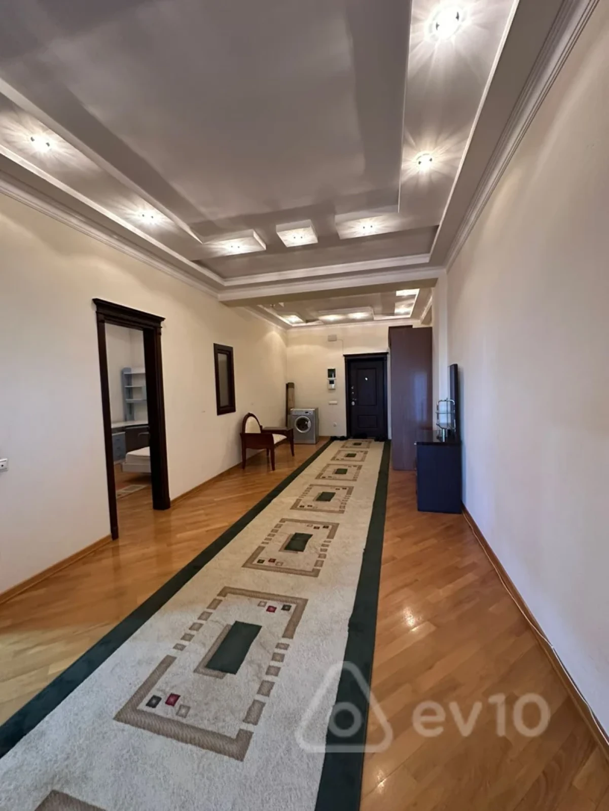 Satılır 4 otaqlı yeni tikili 180 m²