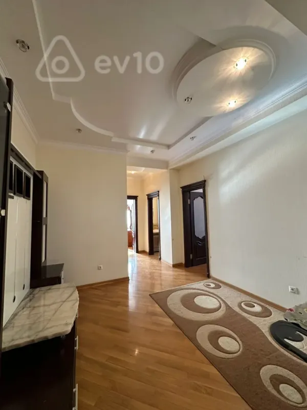 Satılır 4 otaqlı yeni tikili 180 m²