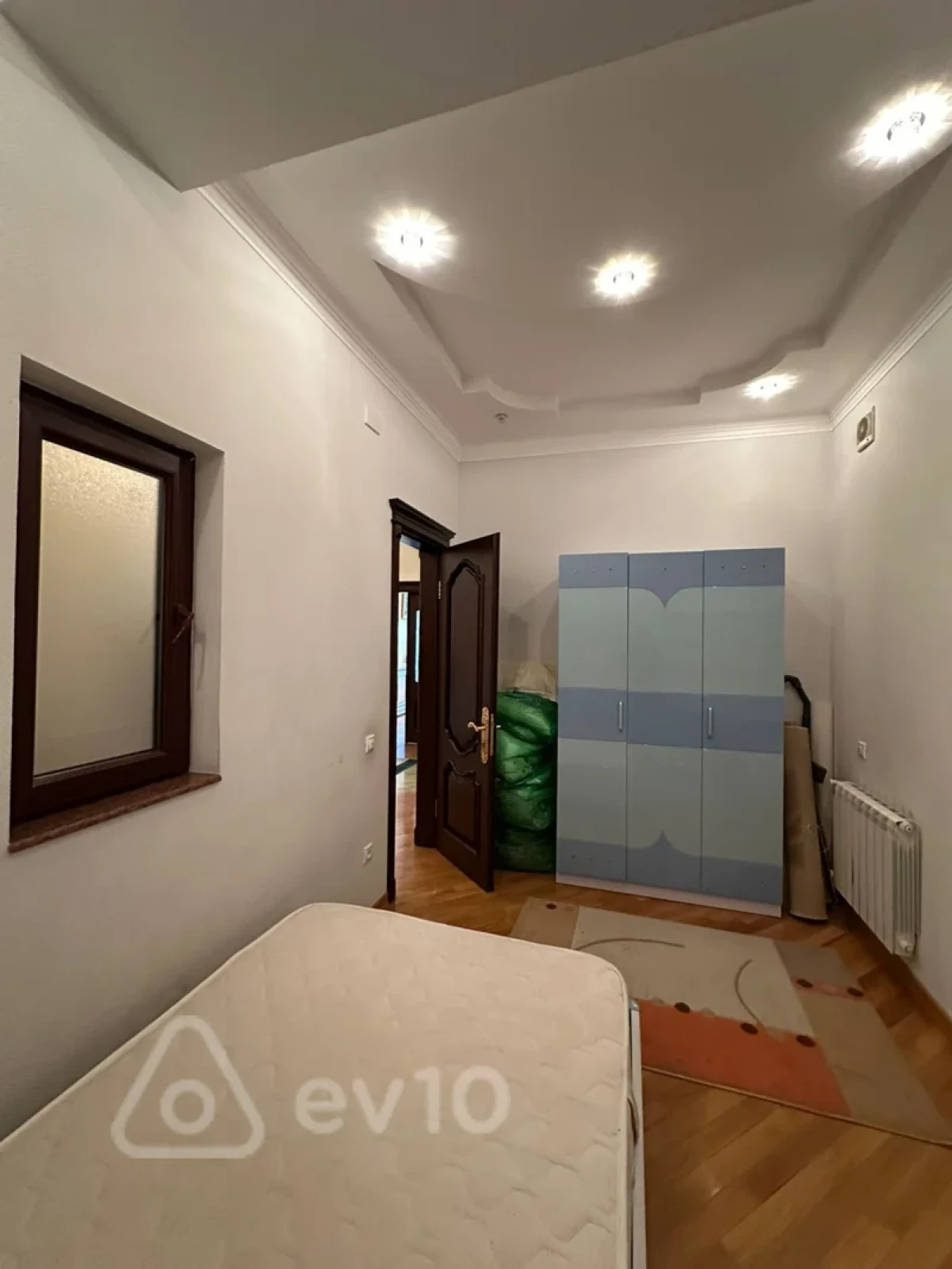 Satılır 4 otaqlı yeni tikili 180 m²