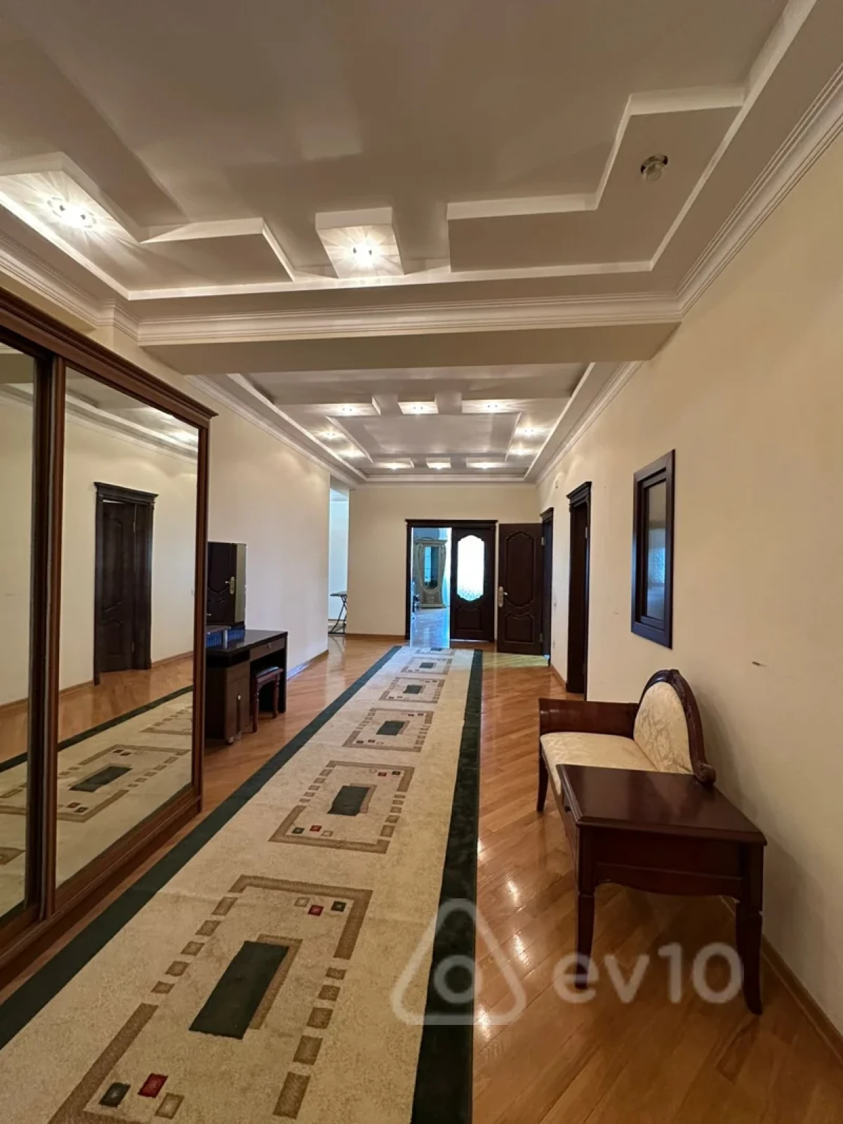 Satılır 4 otaqlı yeni tikili 180 m²