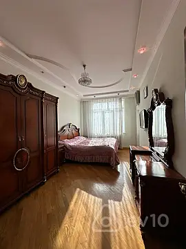 Satılır 4 otaqlı yeni tikili 180 m²