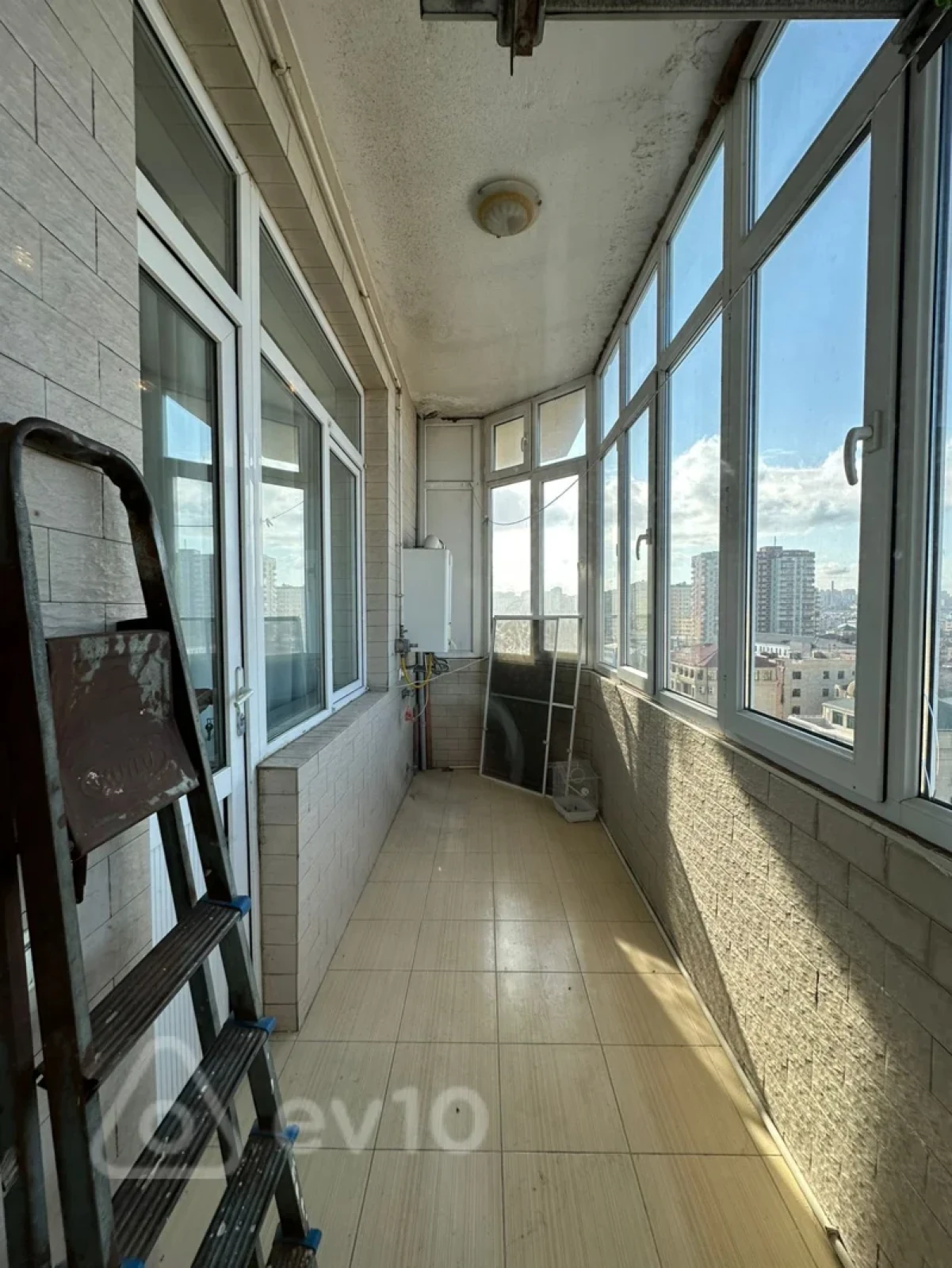 Satılır 4 otaqlı yeni tikili 180 m²