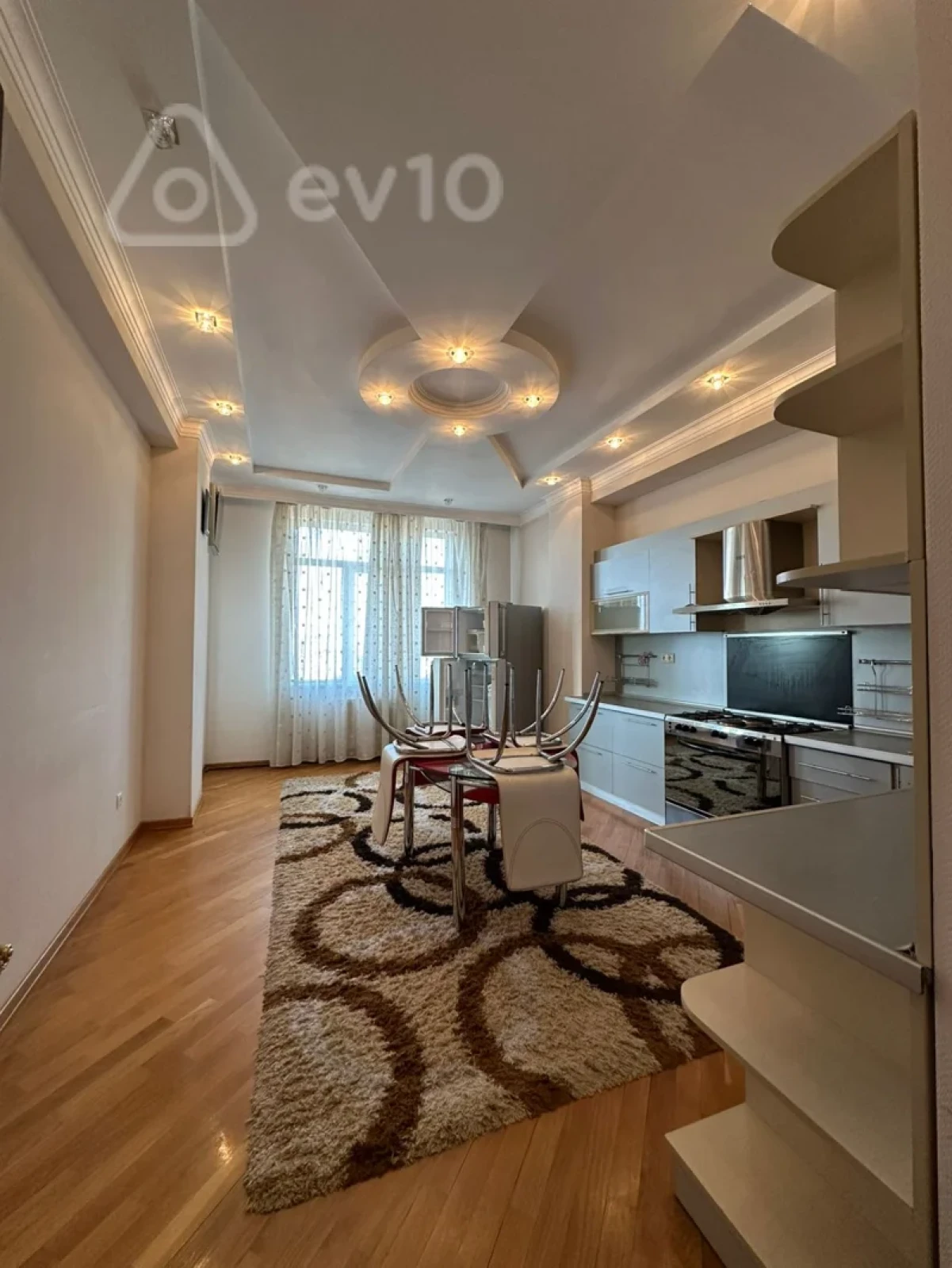 Satılır 4 otaqlı yeni tikili 180 m²