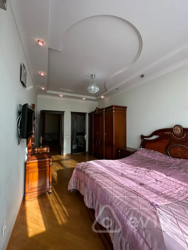 Satılır 4 otaqlı yeni tikili 180 m²