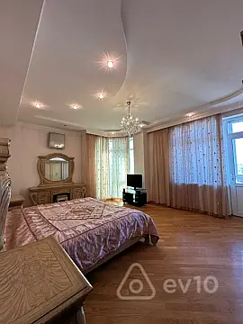 Satılır 4 otaqlı yeni tikili 180 m²