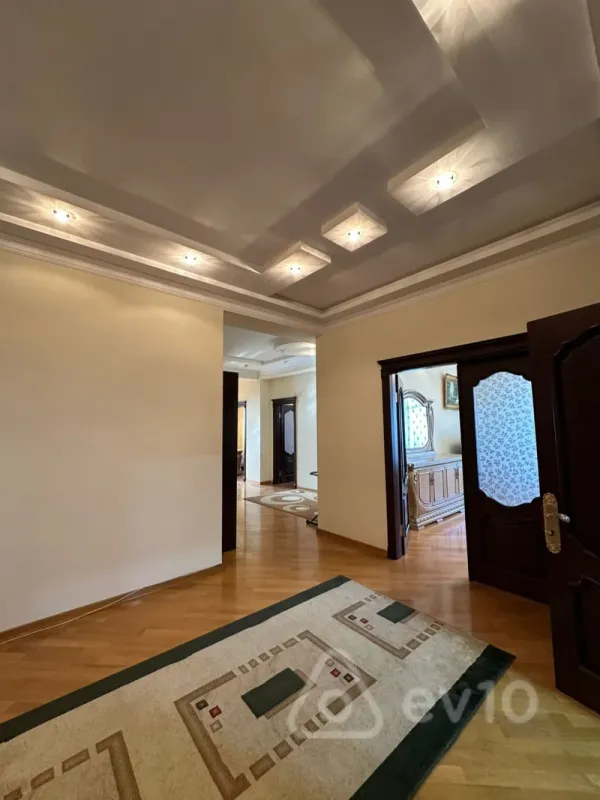 Satılır 4 otaqlı yeni tikili 180 m²