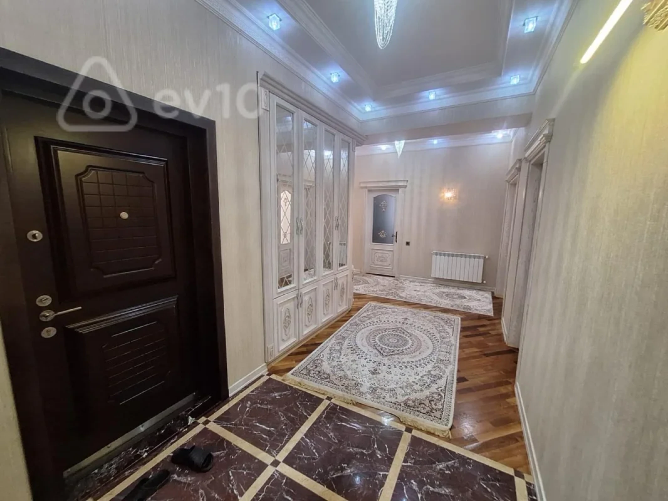 Satılır 4 otaqlı yeni tikili 200 m²