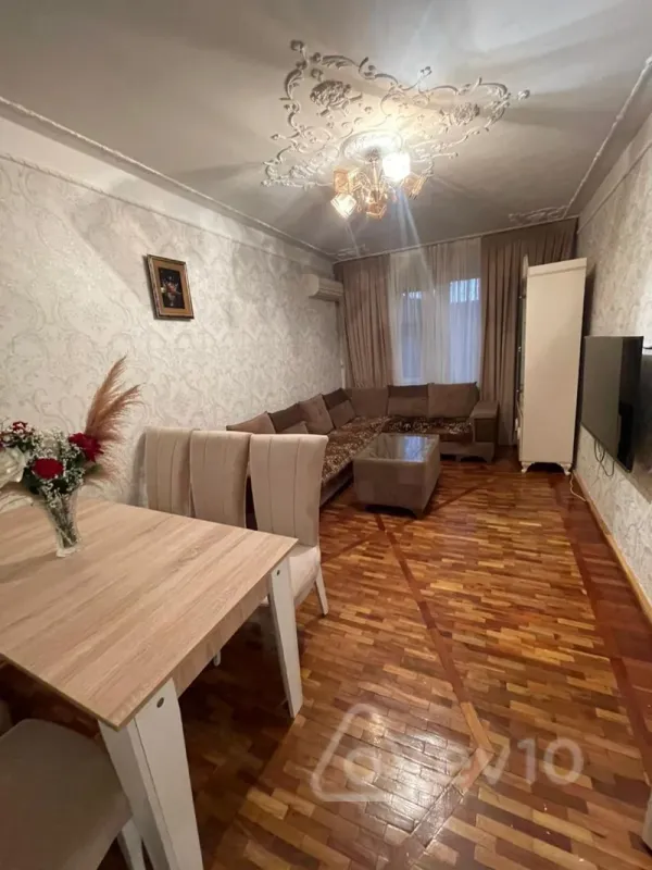 Kirayə verilir 2 otaqlı köhnə tikili 55 m²