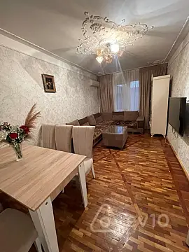 Kirayə verilir 2 otaqlı köhnə tikili 55 m²