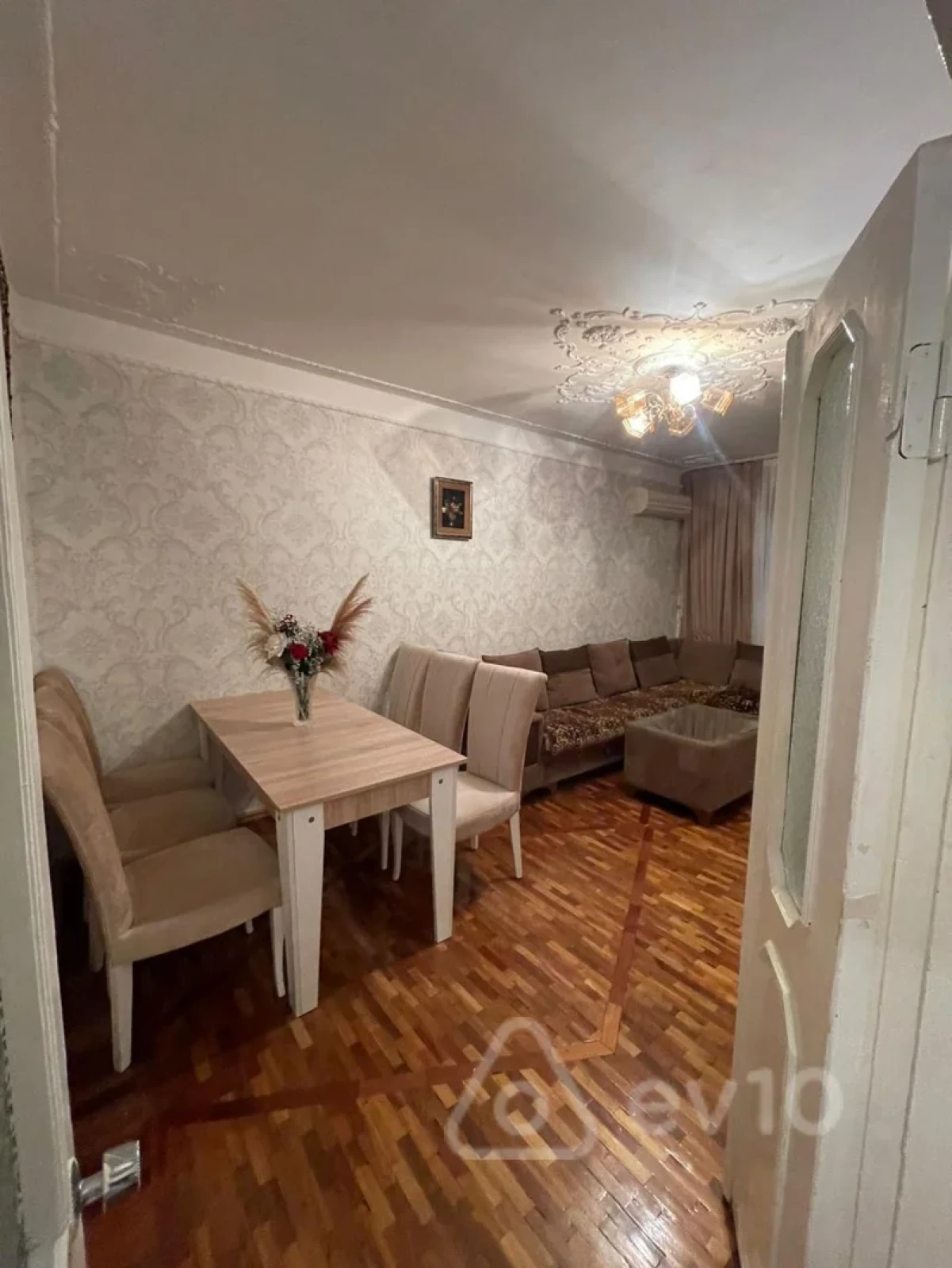 Kirayə verilir 2 otaqlı köhnə tikili 55 m²