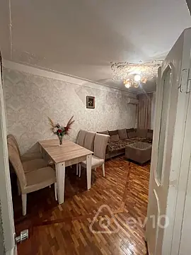 Kirayə verilir 2 otaqlı köhnə tikili 55 m²