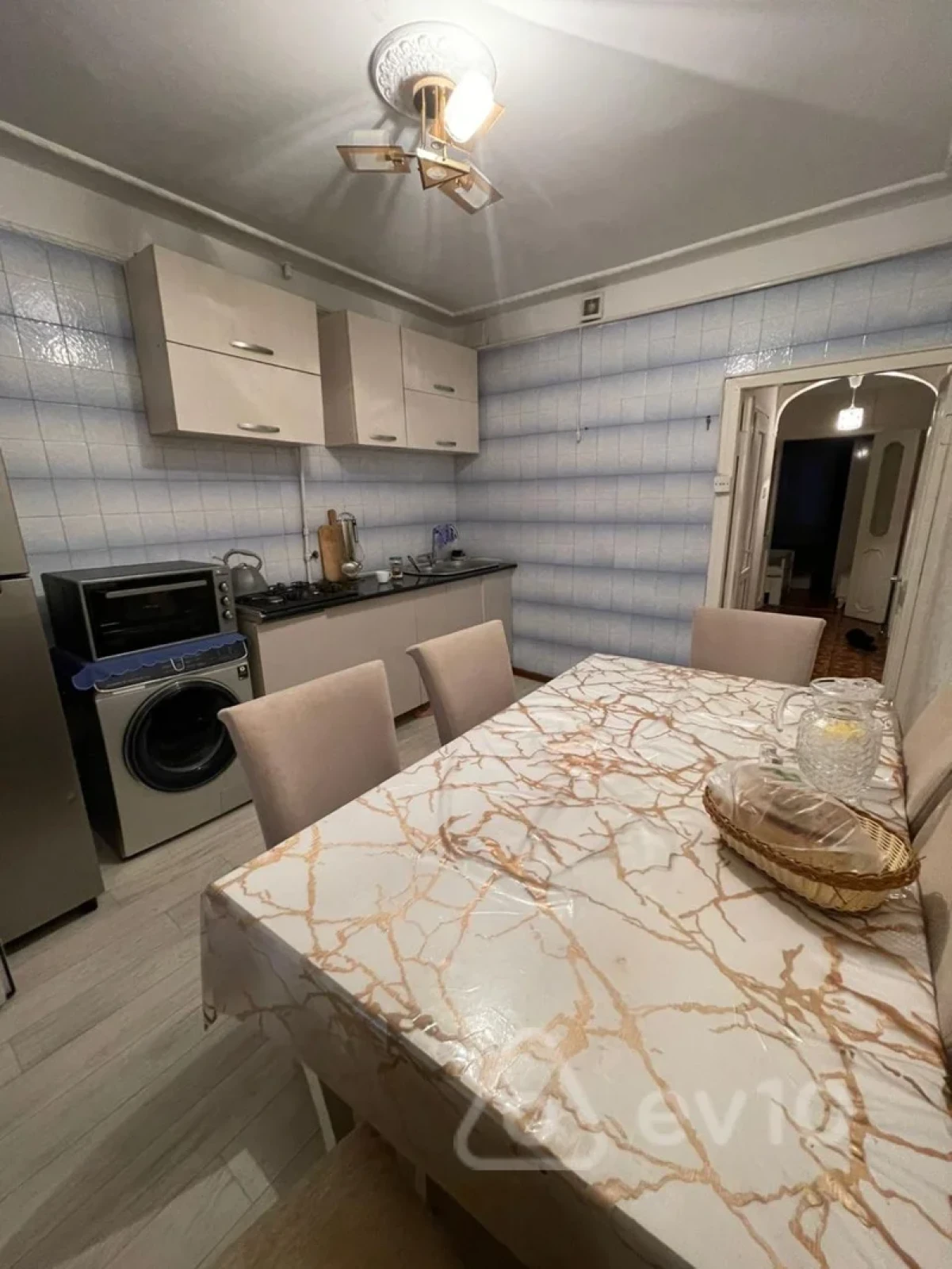 Kirayə verilir 2 otaqlı köhnə tikili 55 m²