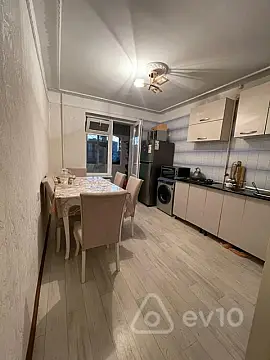Kirayə verilir 2 otaqlı köhnə tikili 55 m²