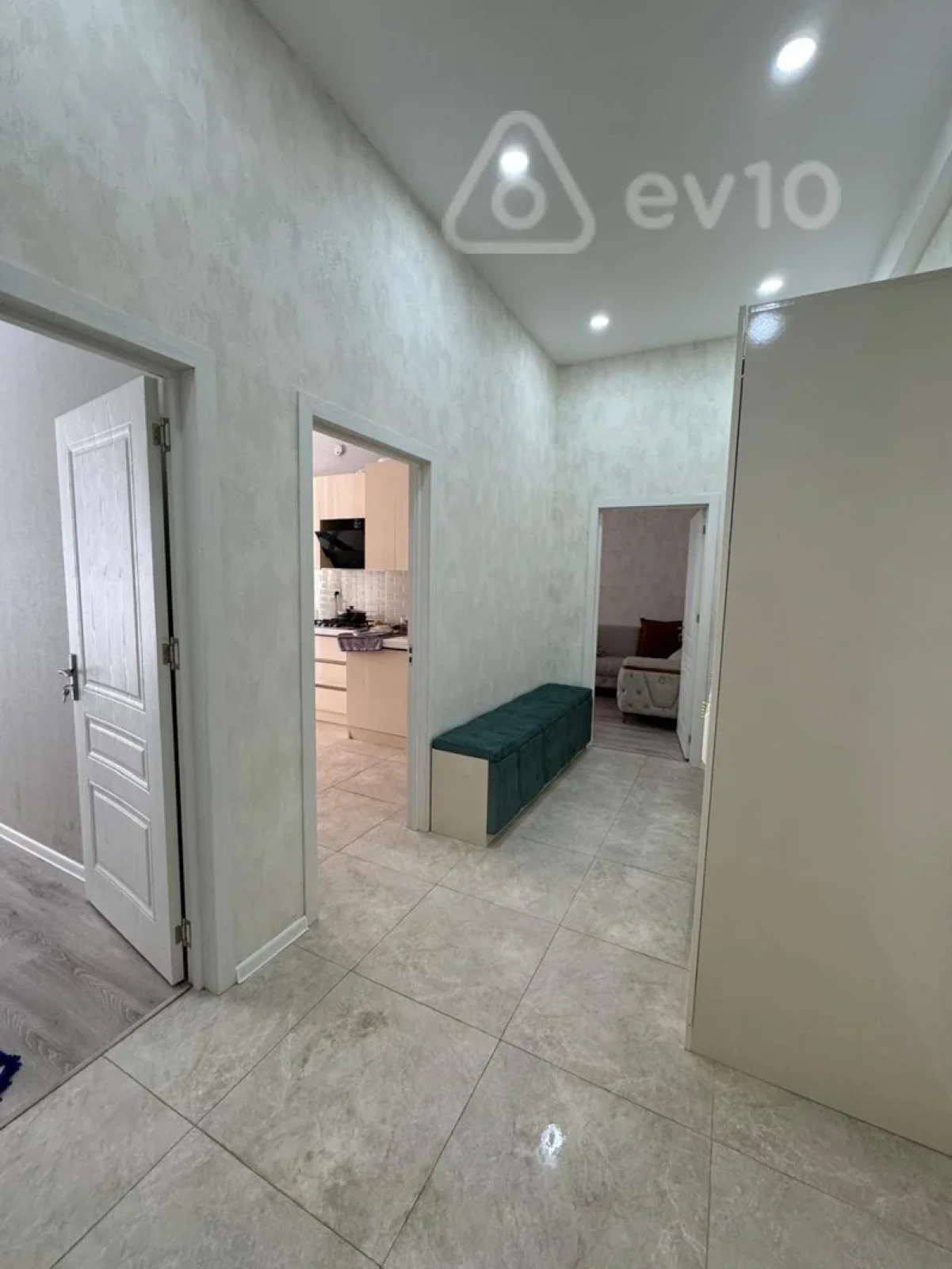 Kirayə verilir 2 otaqlı yeni tikili 70 m²