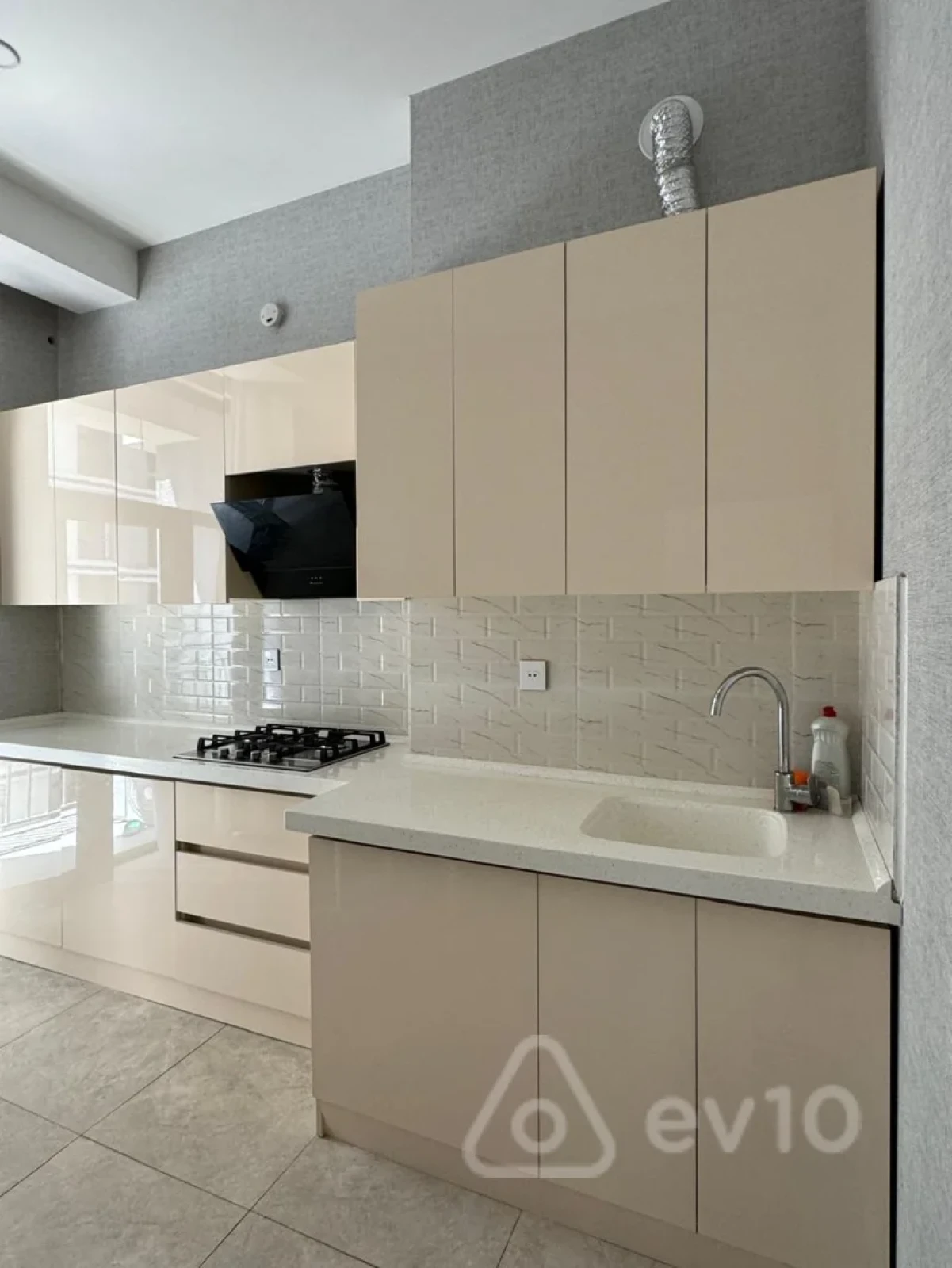 Kirayə verilir 2 otaqlı yeni tikili 70 m²