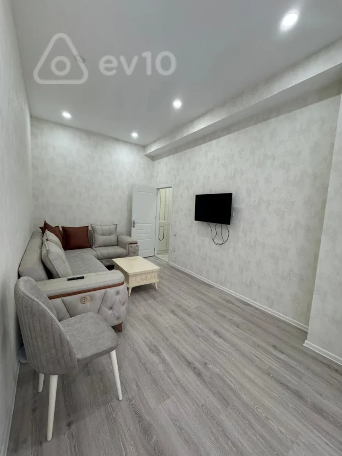 Kirayə verilir 2 otaqlı yeni tikili 70 m²