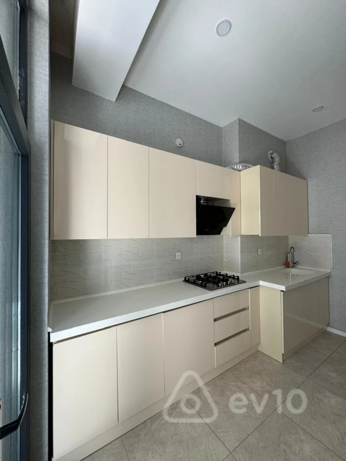 Kirayə verilir 2 otaqlı yeni tikili 70 m²