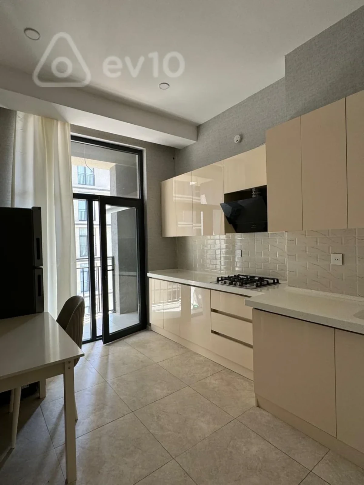 Kirayə verilir 2 otaqlı yeni tikili 70 m²