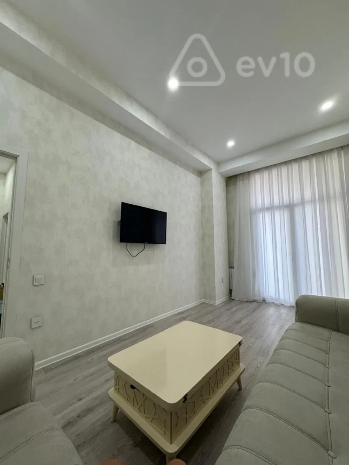 Kirayə verilir 2 otaqlı yeni tikili 70 m²