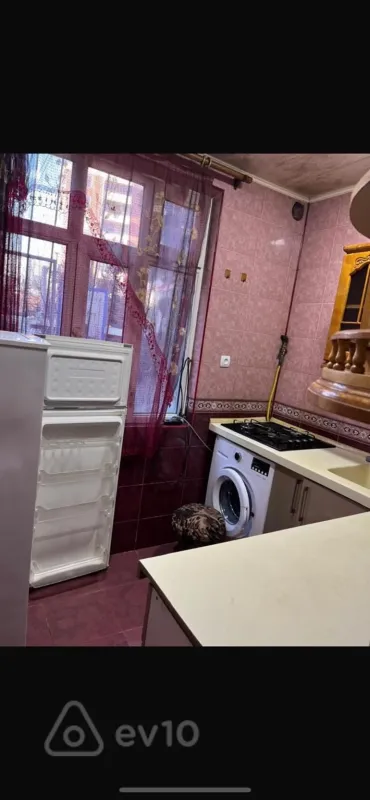 Kirayə verilir 2 otaqlı köhnə tikili 55 m²