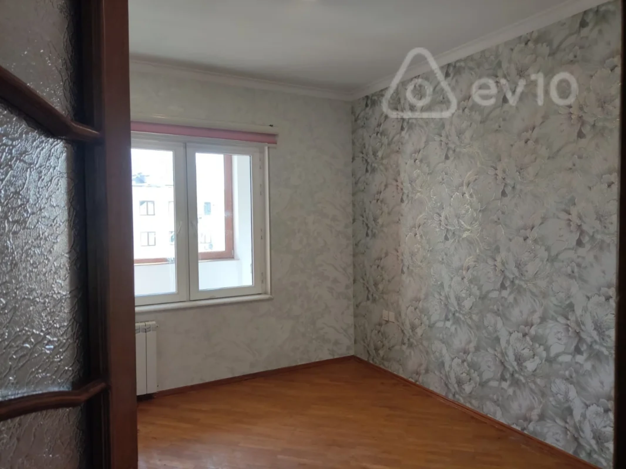 Satılır 2 otaqlı köhnə tikili 60 m²