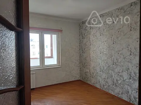 Satılır 2 otaqlı köhnə tikili 60 m²