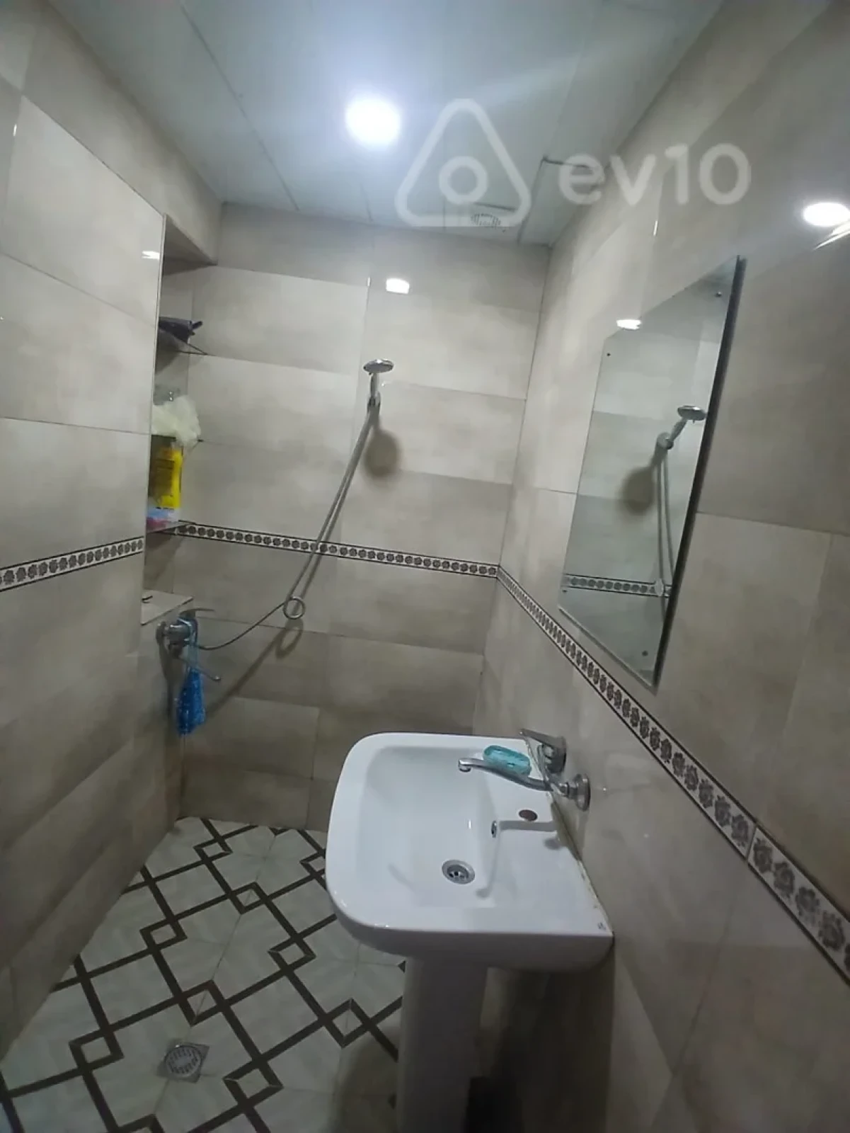 Satılır 3 otaqlı köhnə tikili 80 m²
