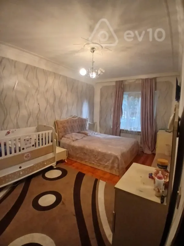 Satılır 3 otaqlı köhnə tikili 80 m²