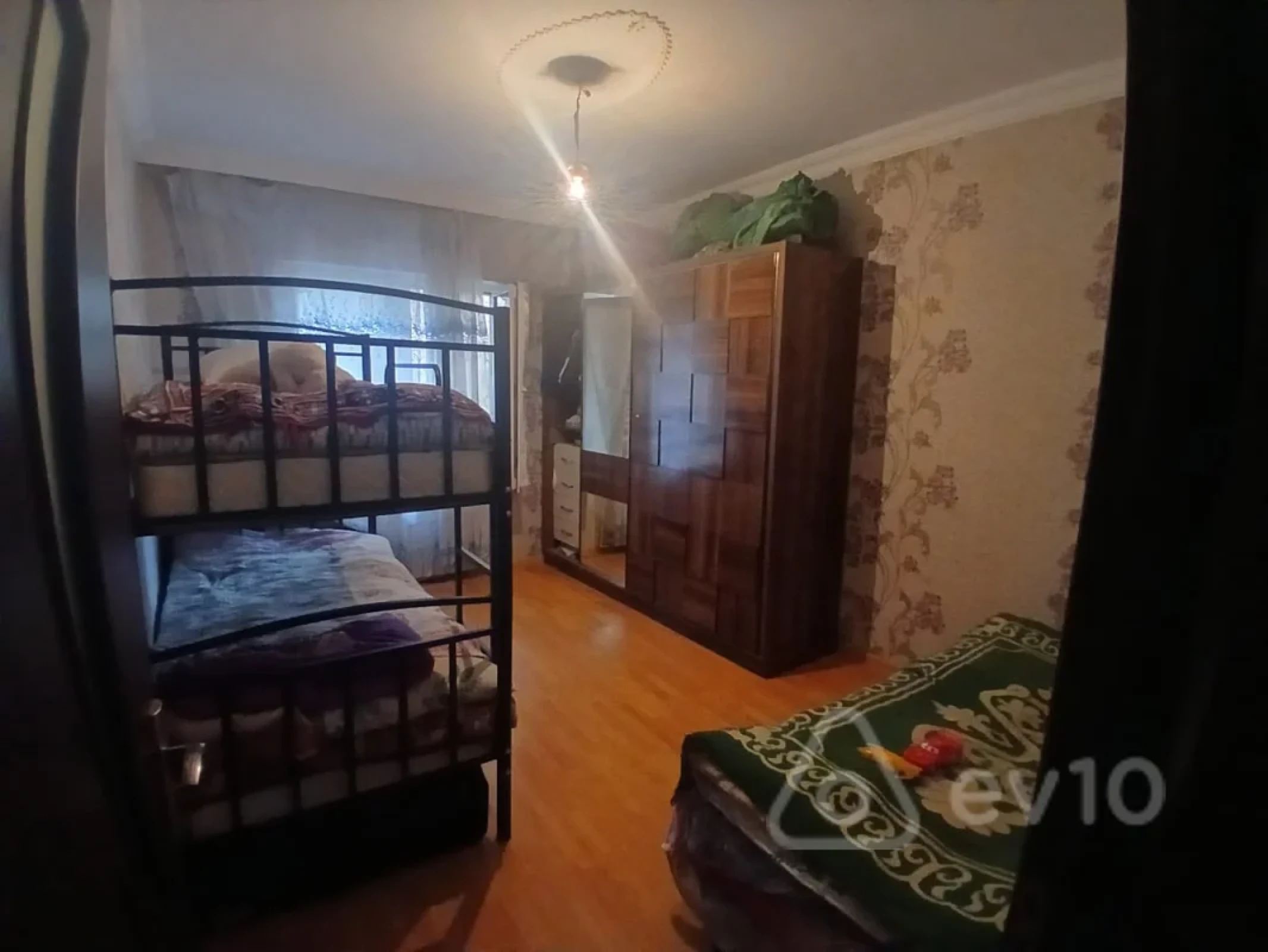 Satılır 3 otaqlı köhnə tikili 80 m²
