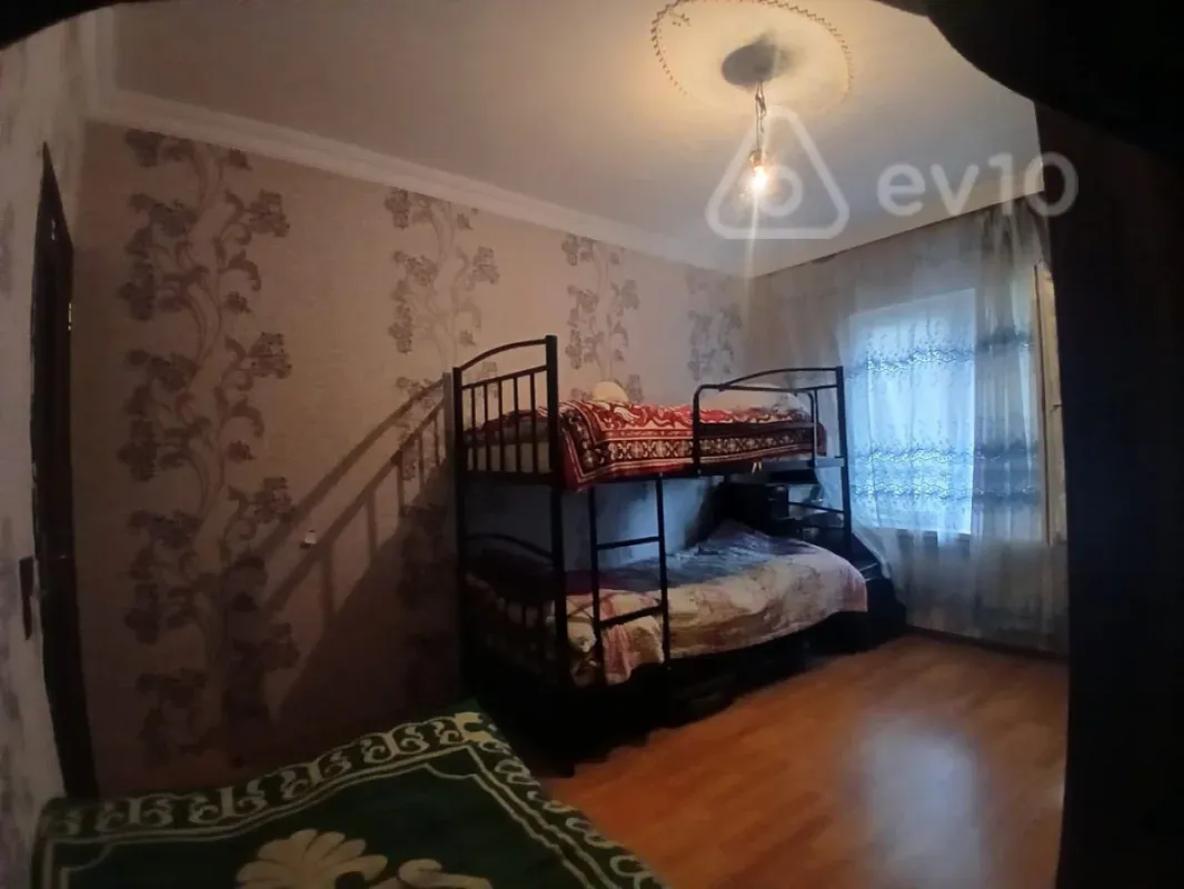 Satılır 3 otaqlı köhnə tikili 80 m²