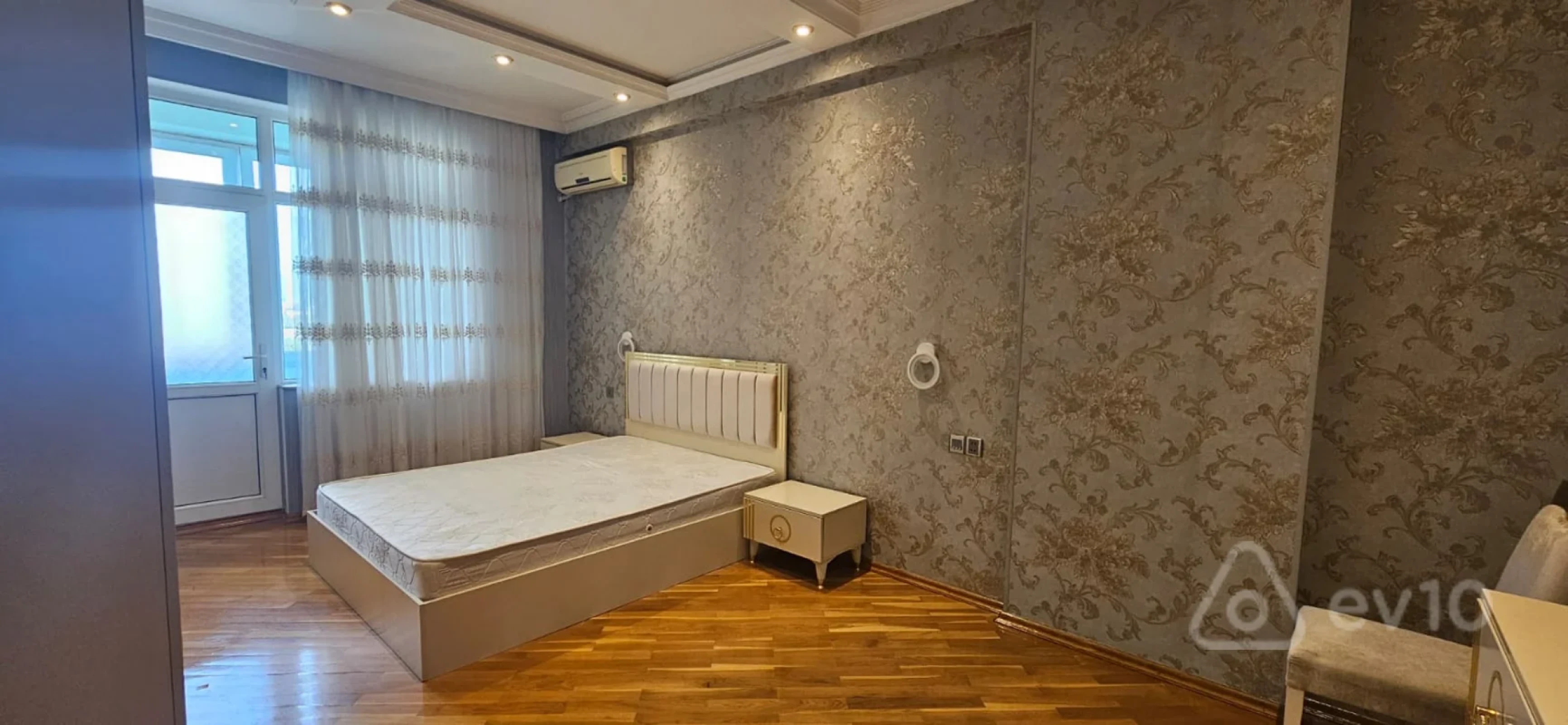 Kirayə verilir 3 otaqlı yeni tikili 130 m²