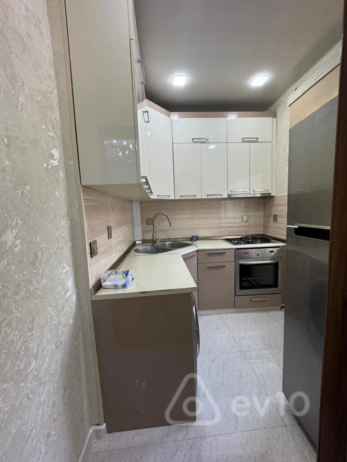 Satılır 2 otaqlı köhnə tikili 65 m²