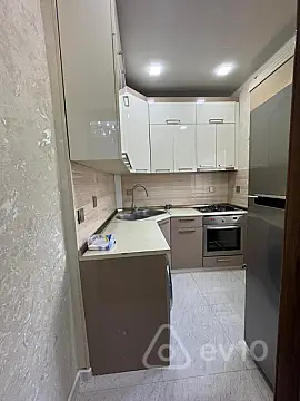 Satılır 2 otaqlı köhnə tikili 65 m²