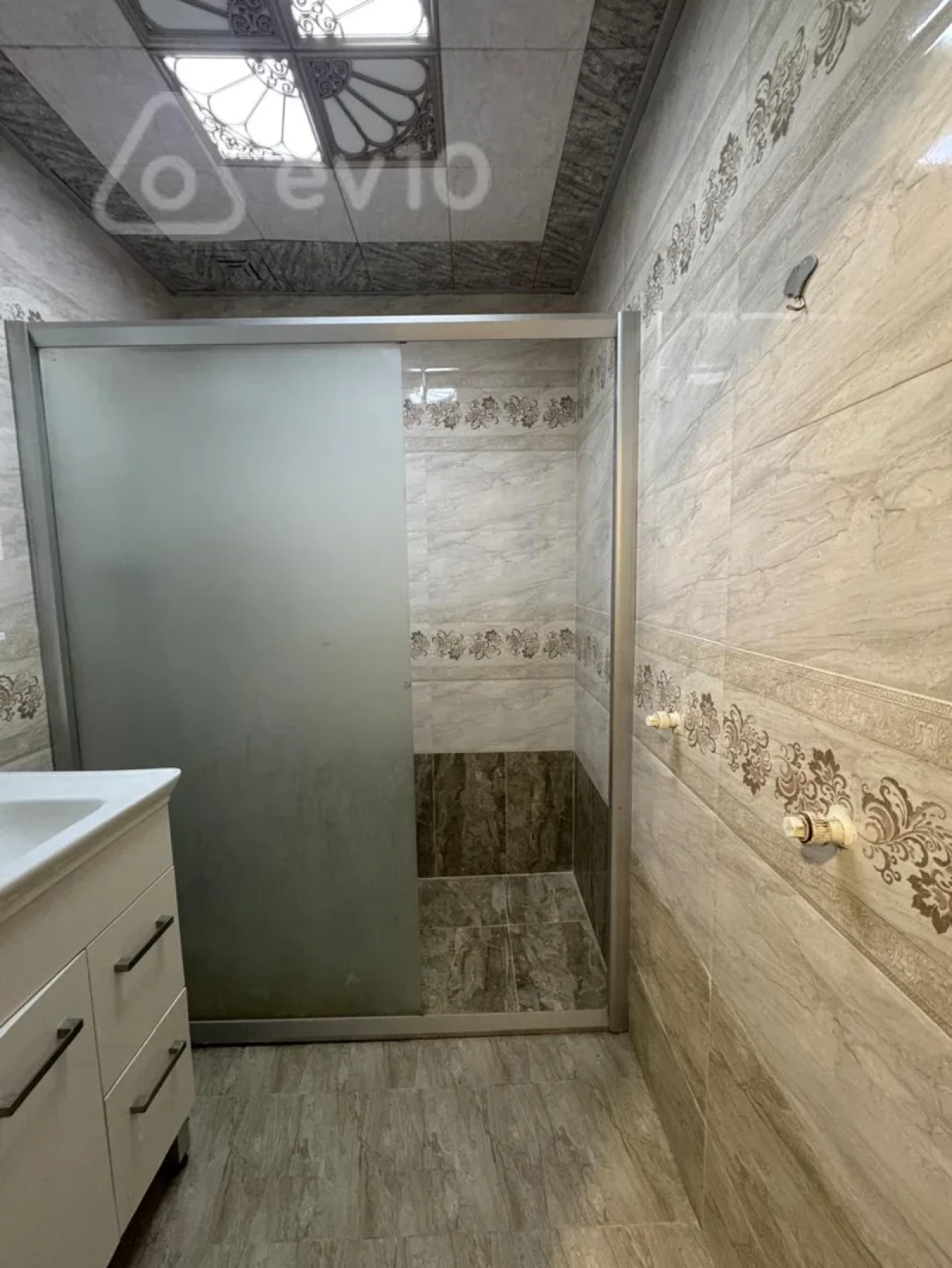 Satılır 2 otaqlı köhnə tikili 65 m²