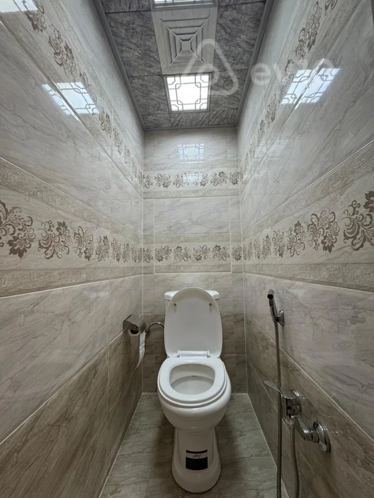 Satılır 2 otaqlı köhnə tikili 65 m²