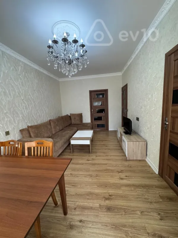 Satılır 2 otaqlı köhnə tikili 65 m²