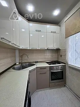 Satılır 2 otaqlı köhnə tikili 65 m²