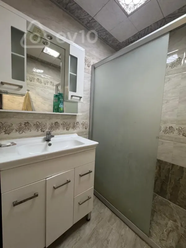 Satılır 2 otaqlı köhnə tikili 65 m²