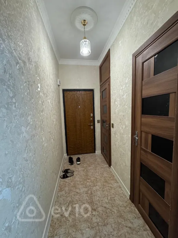 Satılır 2 otaqlı köhnə tikili 65 m²