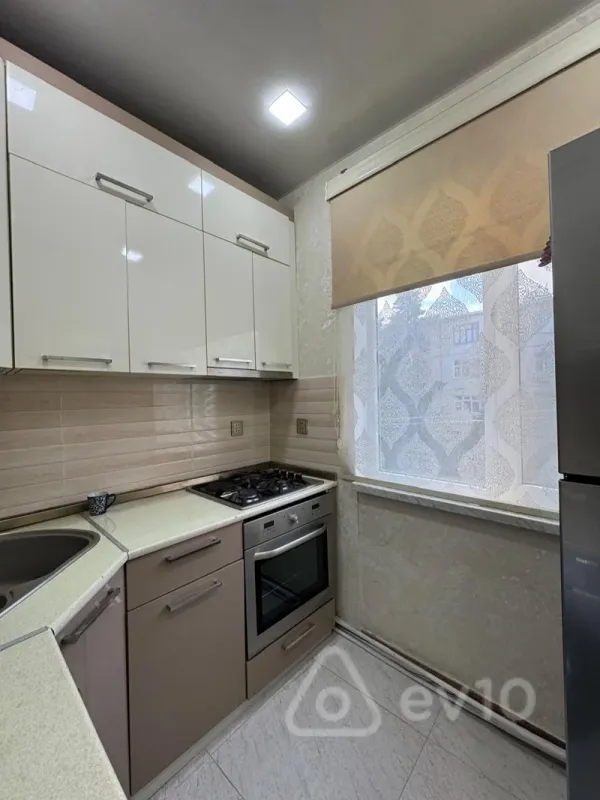 Satılır 2 otaqlı köhnə tikili 65 m²