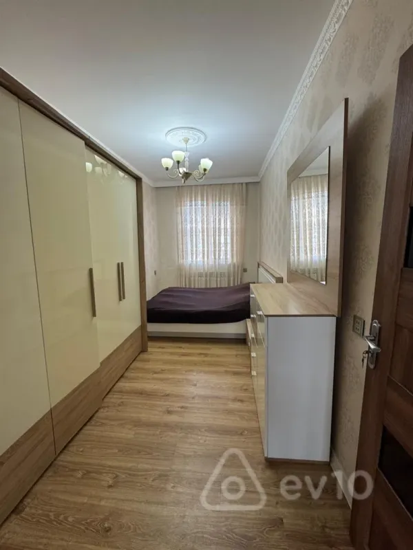 Satılır 2 otaqlı köhnə tikili 65 m²