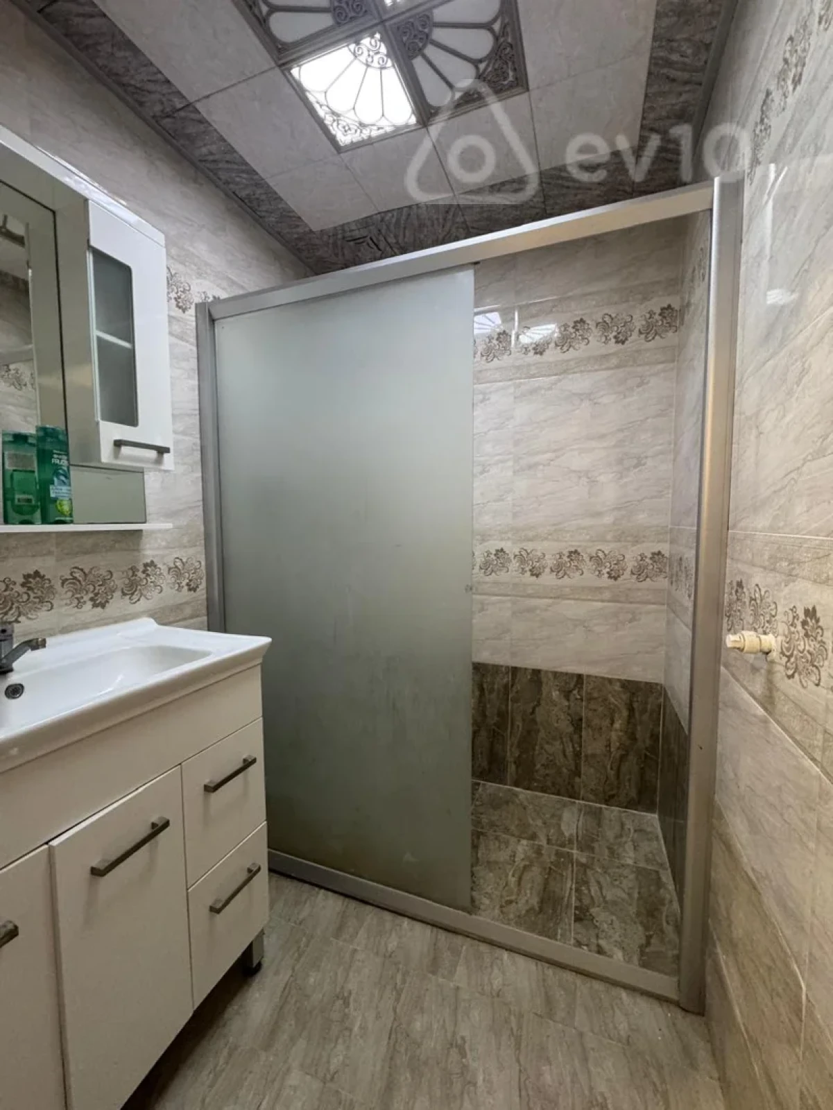 Satılır 2 otaqlı köhnə tikili 65 m²