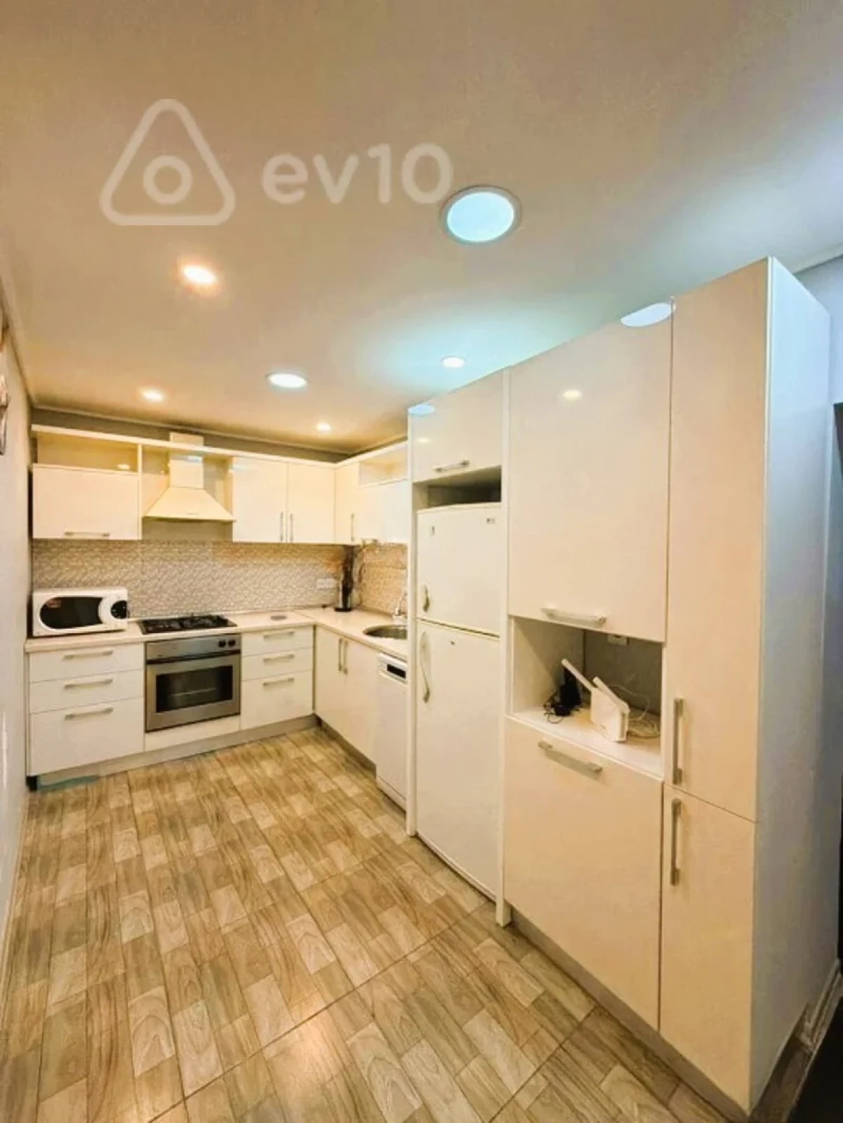 Satılır 3 otaqlı köhnə tikili 80 m²