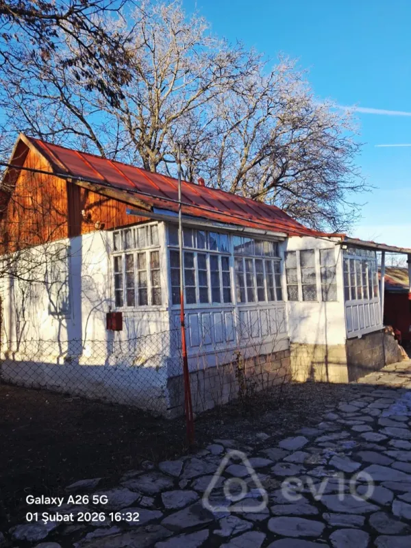 Satılır 2 otaqlı həyət evi 300 m²