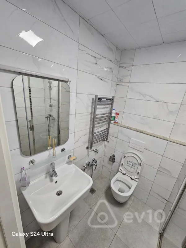 Kirayə verilir 2 otaqlı yeni tikili 80 m²