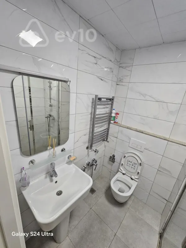 Kirayə verilir 2 otaqlı yeni tikili 80 m²