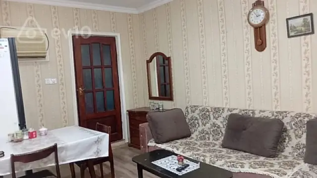 Kirayə verilir 2 otaqlı köhnə tikili 60 m²