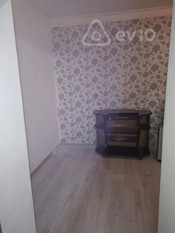 Kirayə verilir 2 otaqlı köhnə tikili 50 m²