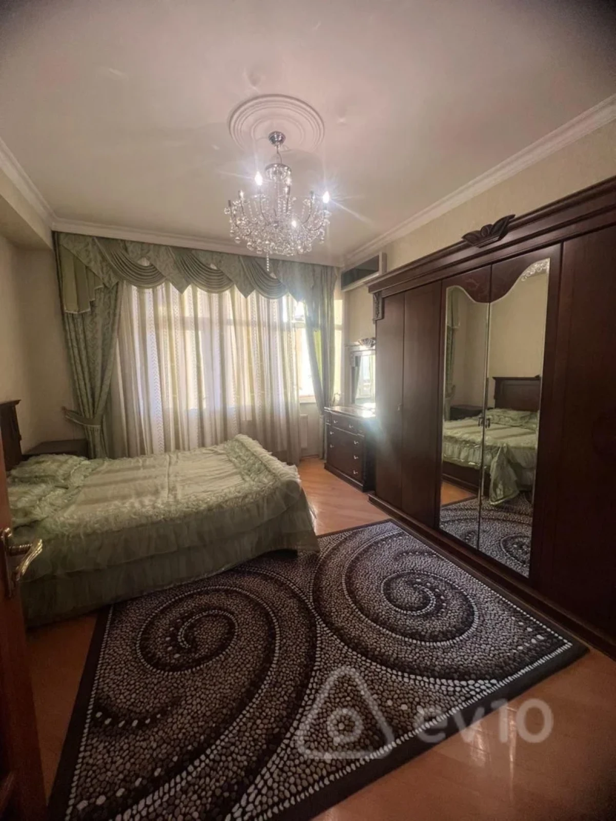 Kirayə verilir 3 otaqlı yeni tikili 140 m²